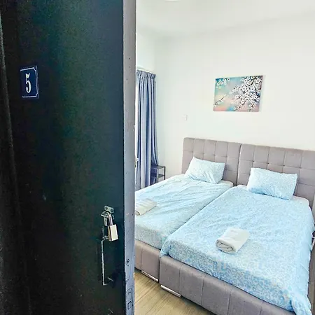 Downtown Rooms, 200m From Marina Λάρνακα