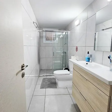 Downtown Rooms, 200m From Marina Apartment *