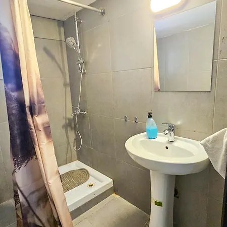 Downtown Rooms, 200m From Marina Apartment Larnaca