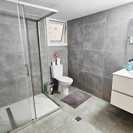 Downtown Rooms, 200m From Marina Daire